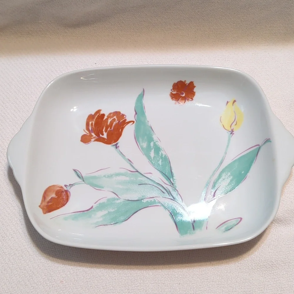 Tulip glass platter 9x11‎